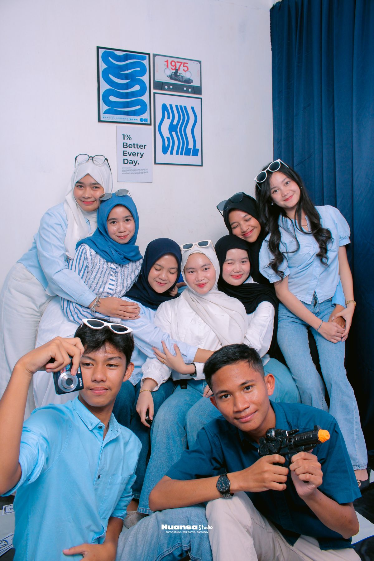 BLUEE ROOM