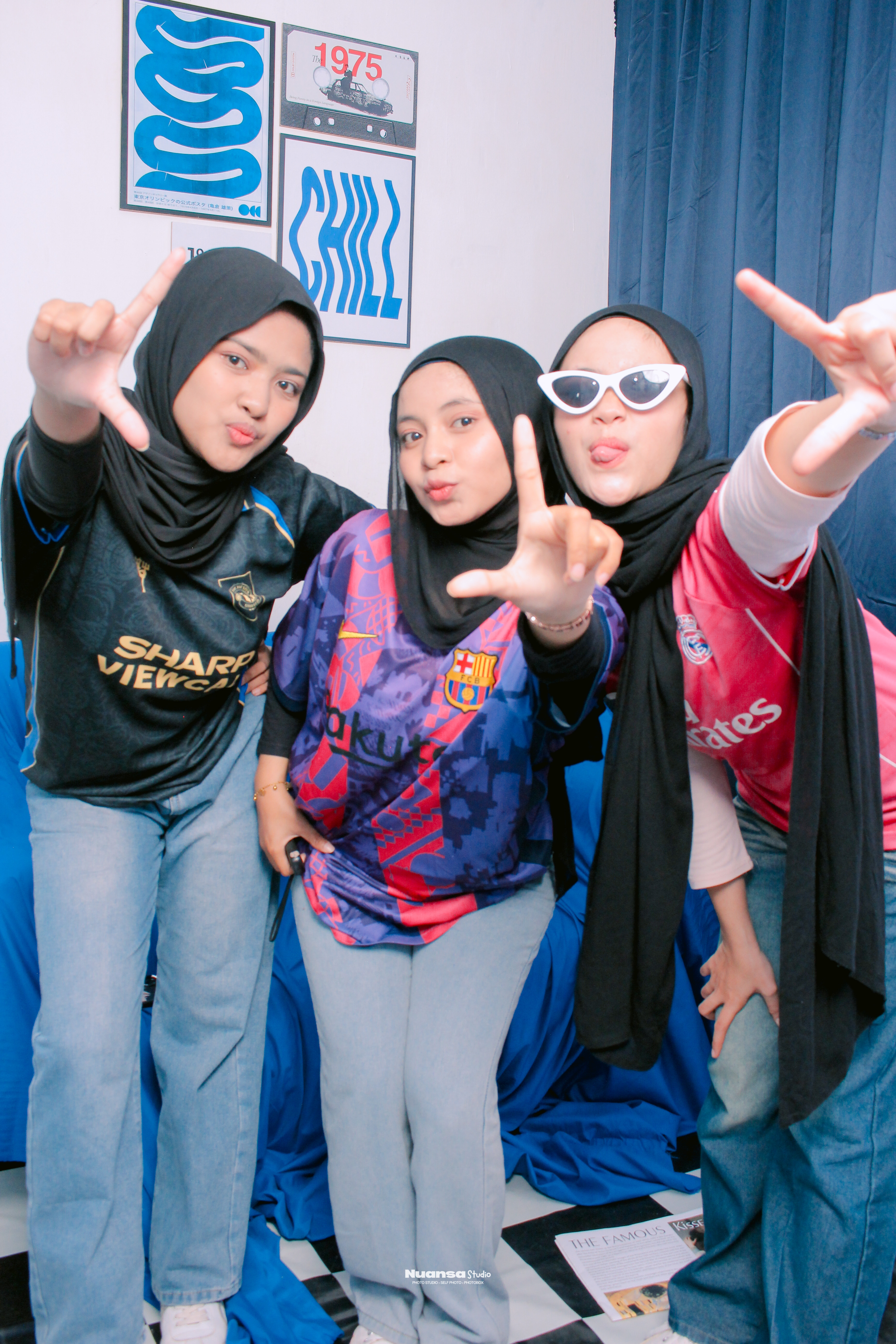Blue Room 3 Orang